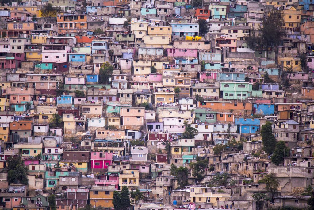 Huizen op een heuvel in Haïti