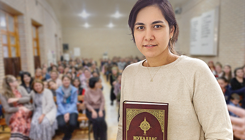 Umida in Oezbekistan met een Bijbel