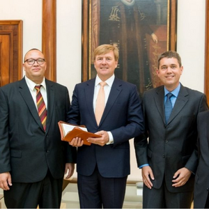 King Willem Alexander received the Sranangtongo Bible