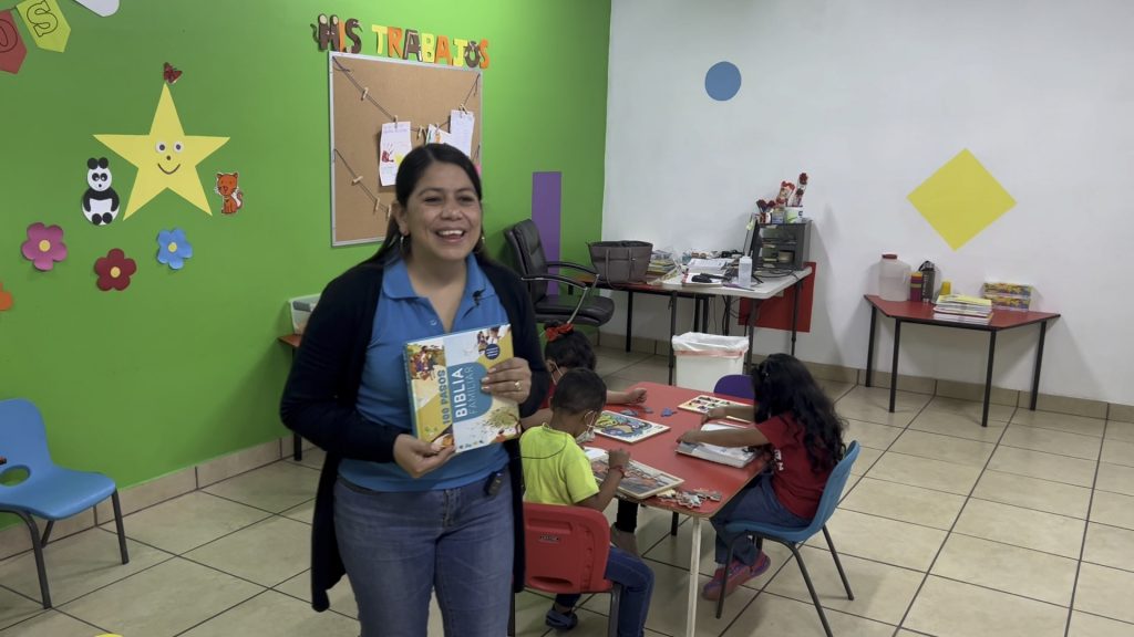 De Samenleesbijbel in gebruik in Honduras