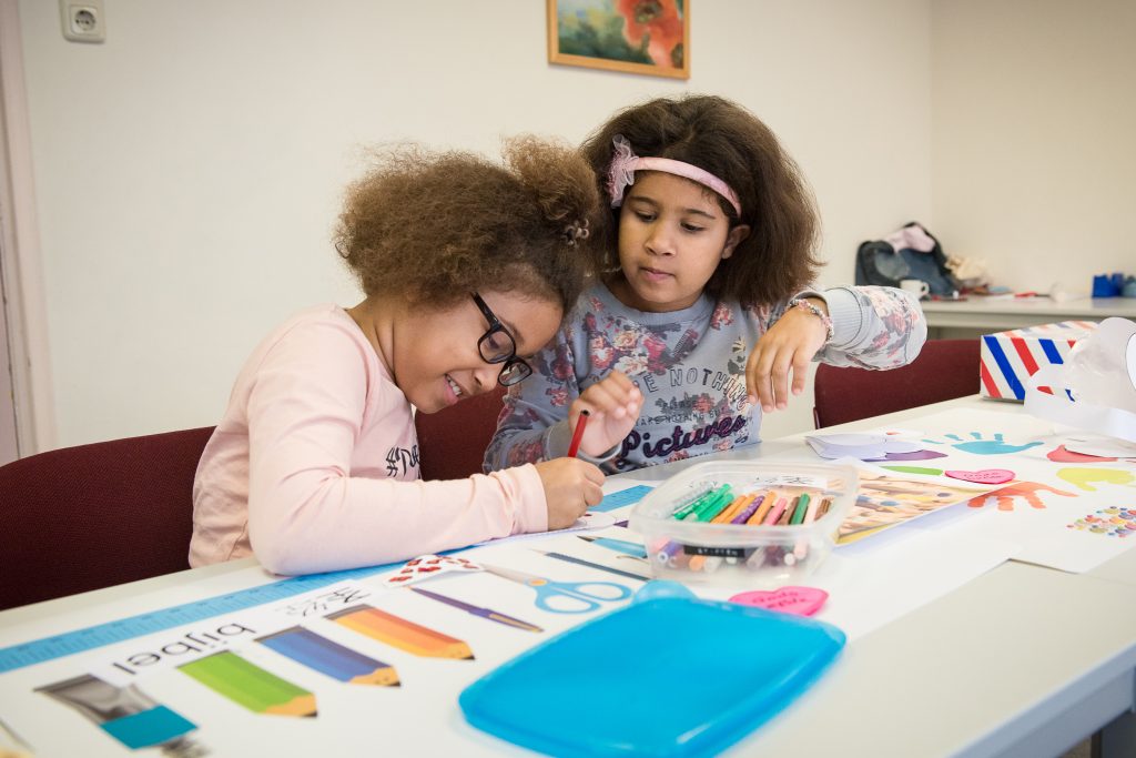 Kinderen knutselen met Bijbel Basics