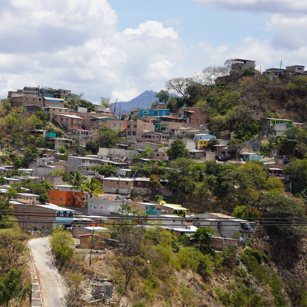 Een wijk in Honduras waar de Samenleesbijbel wordt uitgedeeld