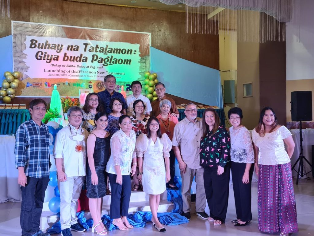 de presentatie van de bijbelvertaling in het Viracnon, Filipijns Bijbelgenootschap - NBG