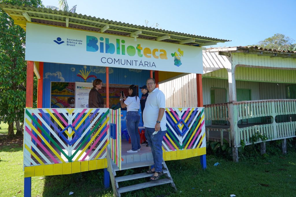 Bibliotheek waar Bijbels geleend kunnen worden.