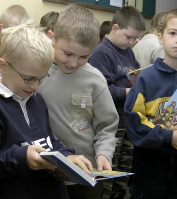 Kinderen in Polen krijgen Bijbels door het Bijbelgenootschap