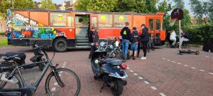 Oude stadsbus inloop Youth for Christ
